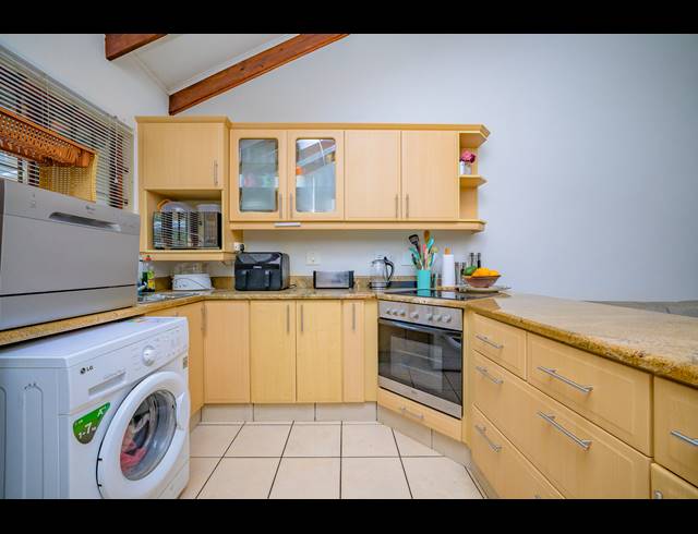 3 BEDROOM SIMPLEX FOR SALE IN COWIES HILL